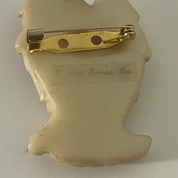 1994 Roman Inc. Praying Seraphim Angel Pin 1.5" Signature Label On Back Of Pin - Picture 2 of 5